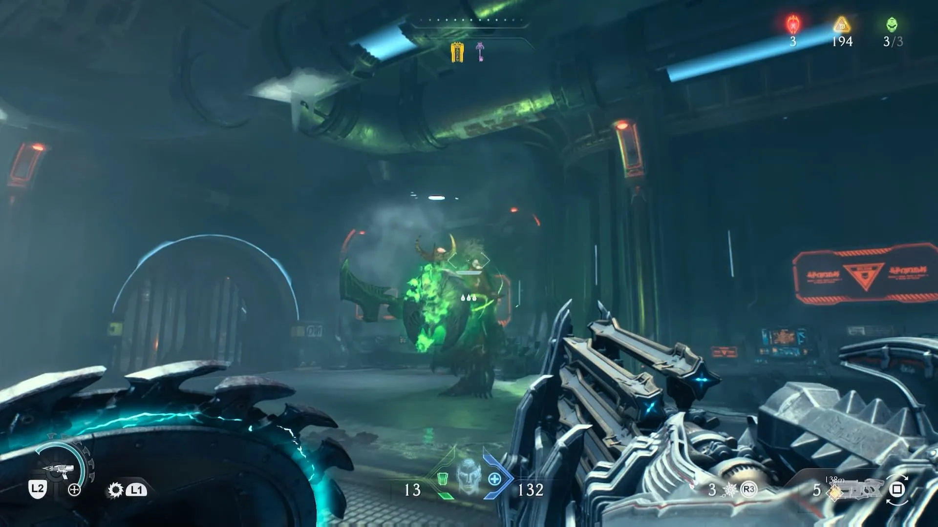 Doom Slayer sử dụng khiên gai chặn đòn tấn công của quỷ trong Doom The Dark Ages