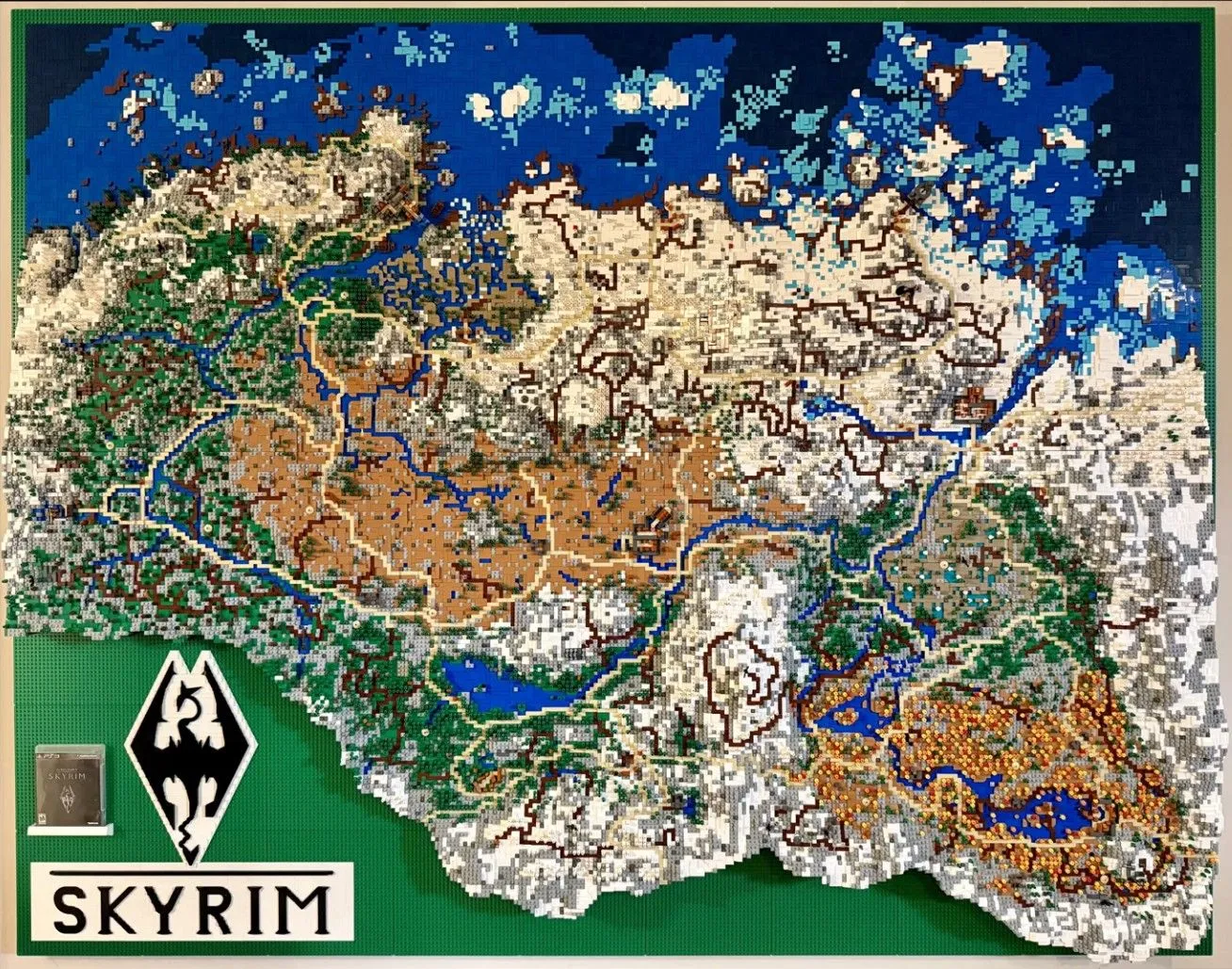 Bản đồ thế giới Skyrim tái hiện bằng hàng chục nghìn mảnh ghép Lego, do Ian Roosma thực hiện