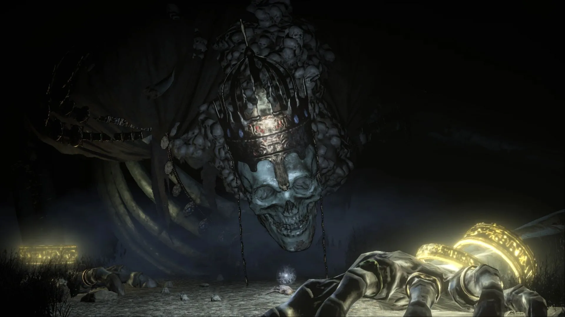 High Lord Wolnir khổng lồ xuất hiện từ bóng tối trong Dark Souls 3, một boss tuy đáng sợ nhưng lại dễ đánh.