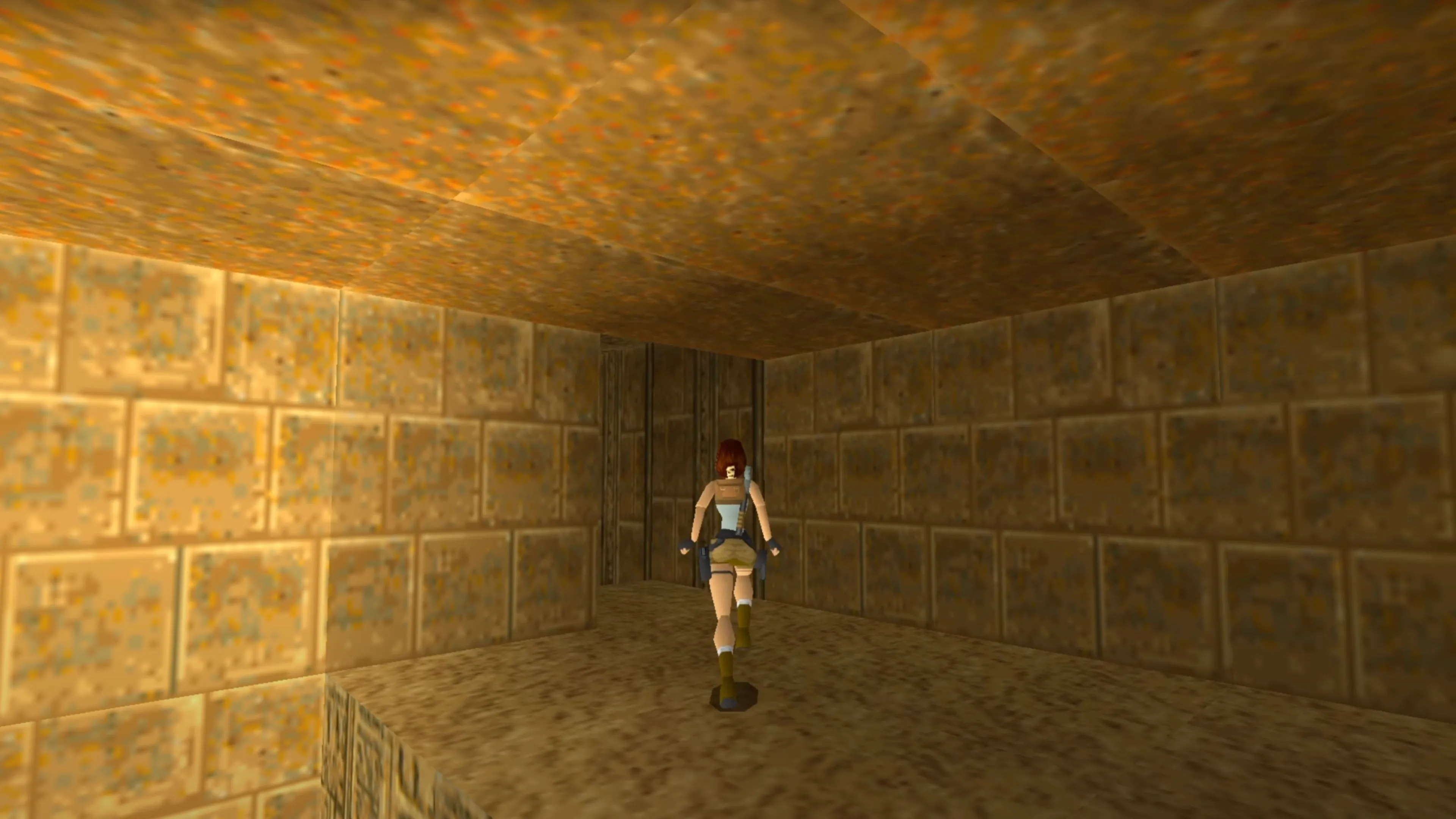 Lara Croft trong Biệt thự Croft, khu vực hướng dẫn mang tính biểu tượng của Tomb Raider, minh họa vẻ đẹp đơn giản mà tinh tế trên PS1.