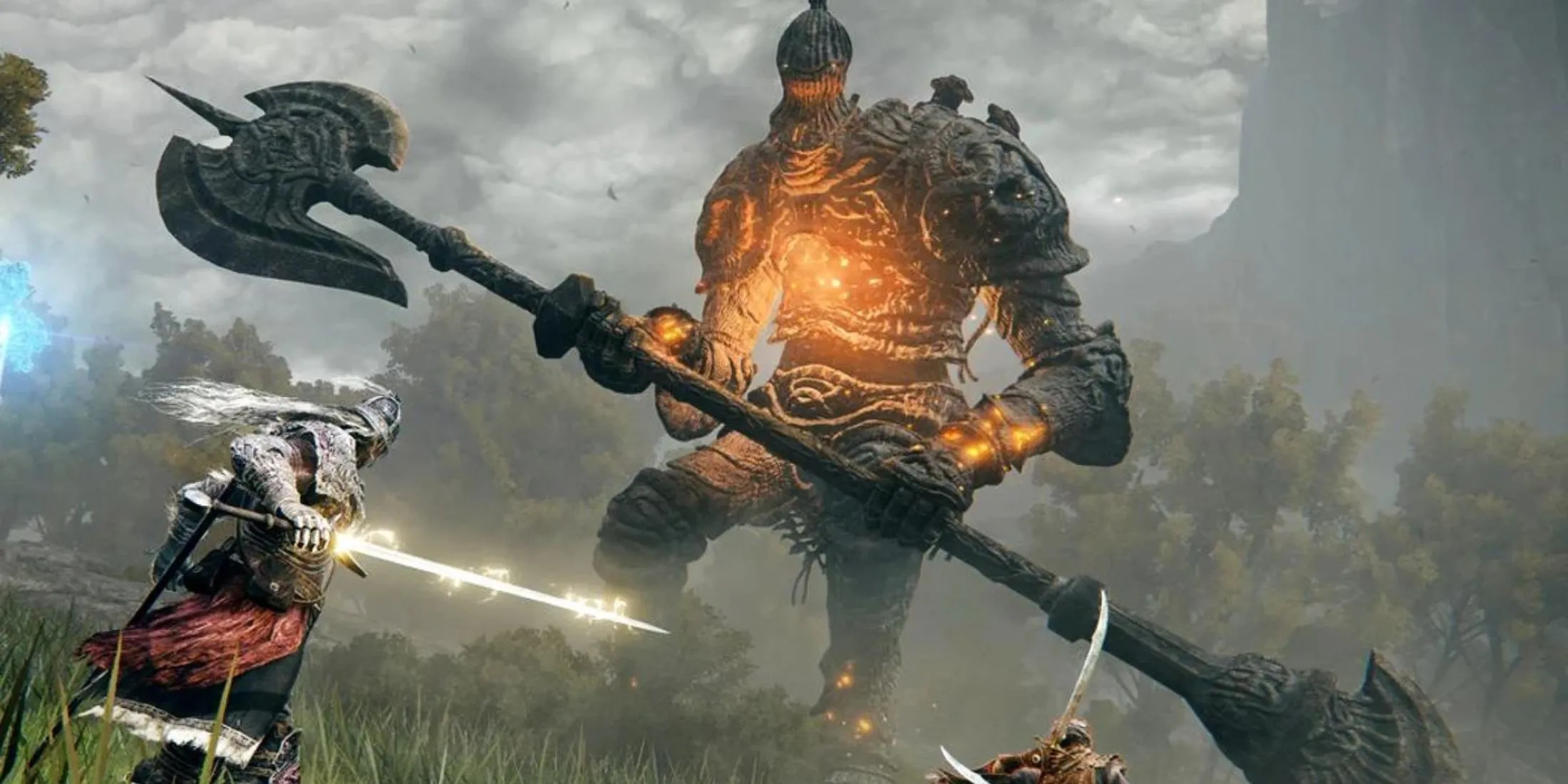 Tarnished đối đầu với một Golem đá khổng lồ, một kẻ thù phổ biến nhưng đầy thách thức trong thế giới Elden Ring.