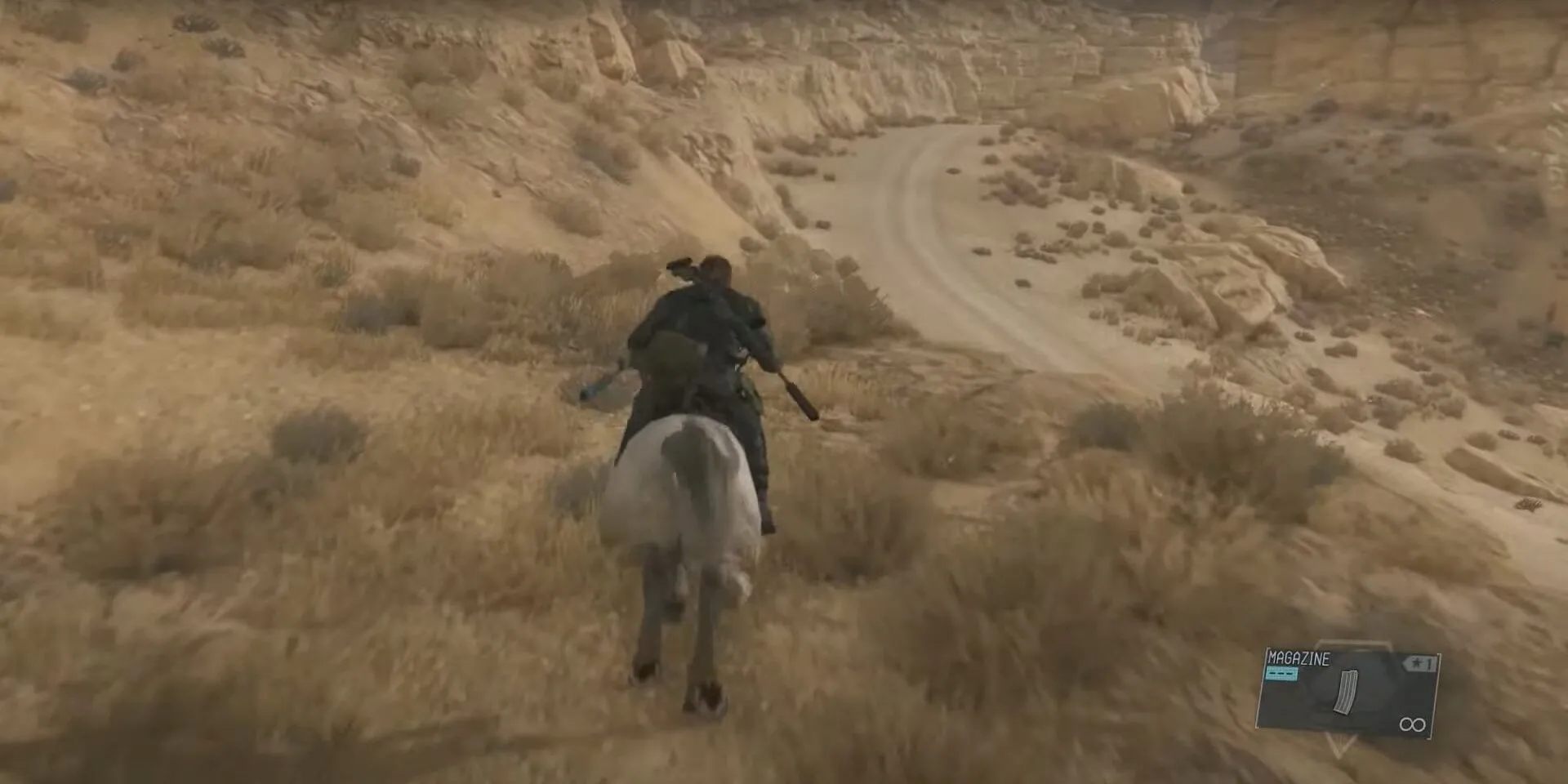 Venom Snake trên D-Horse trong Metal Gear Solid 5 The Phantom Pain